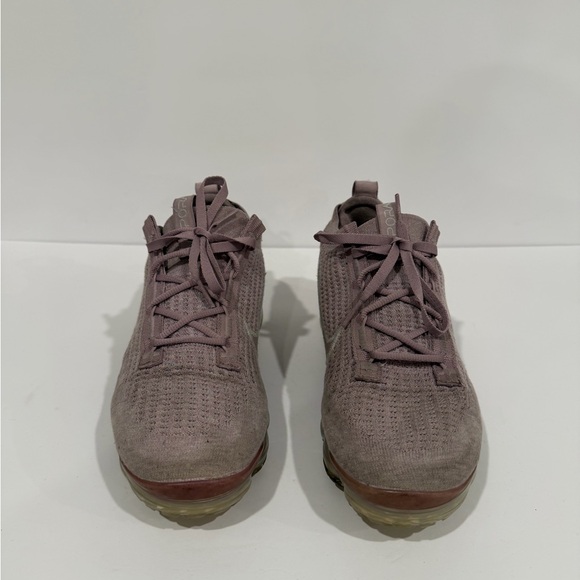Nike Women's Mauve Sneakers - Picture 4 of 5